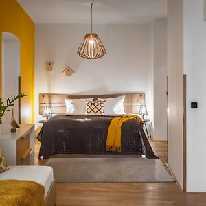 4 Trees By Adrez Apartamento Praga
